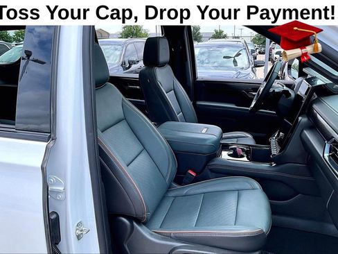 Used 2025 GMC Yukon AT4 w/ AT4 Premium Package AWD/4WD image 9
