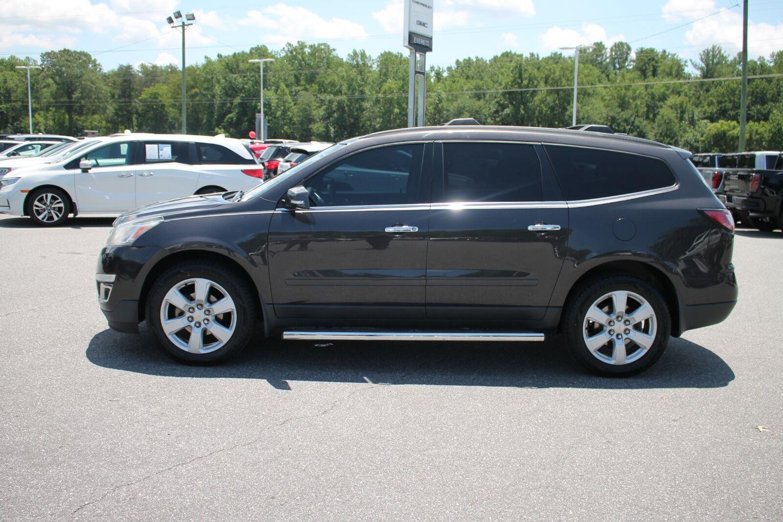 Used 2016 Chevrolet Traverse LT w/ Style and Technology Package FWD image 5