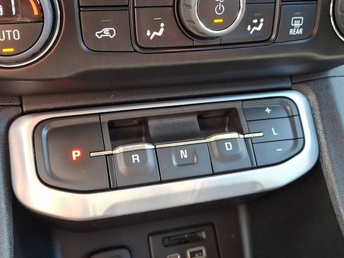 Certified 2023 GMC Acadia SLT w/ Technology Package AWD/4WD image 16