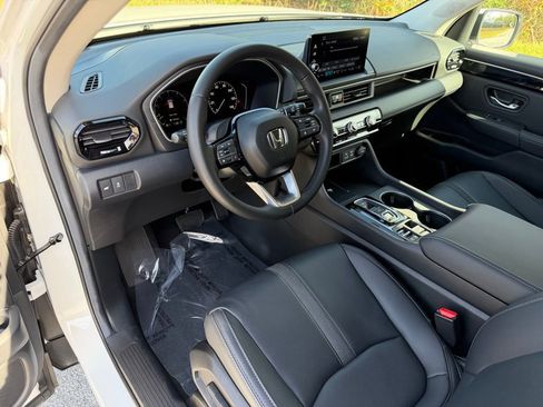 Used 2025 Honda Pilot EX-L image 16