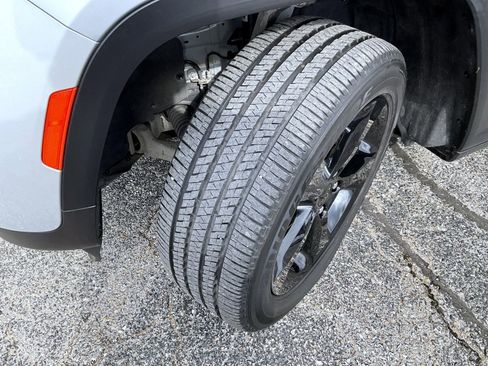 Used 2024 Jeep Grand Cherokee Altitude image 23