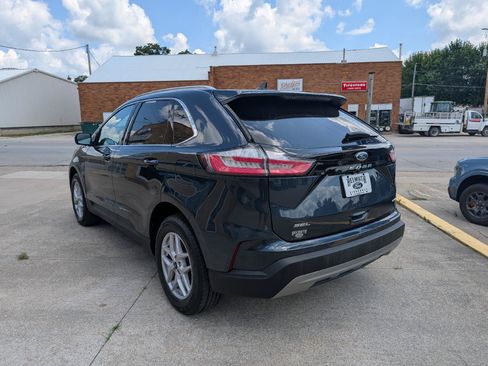 Used 2024 Ford Edge SEL w/ Convenience Package AWD/4WD image 8