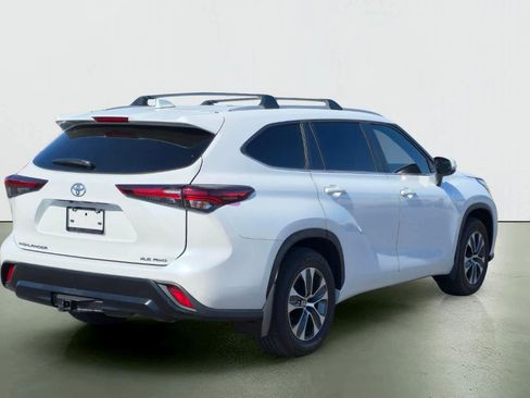 Used 2025 Toyota Highlander XLE AWD/4WD image 6