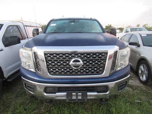 Used 2018 Nissan Titan SV w/ SV Convenience Package AWD/4WD image 2