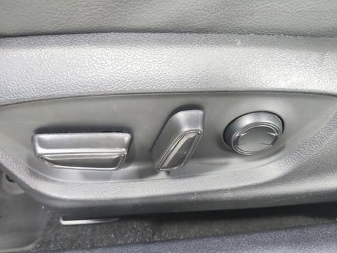 Used 2020 Toyota Camry SE FWD image 20