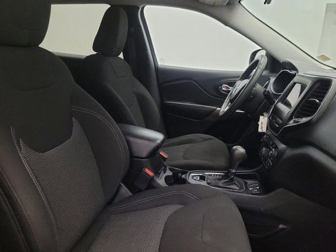 Used 2020 Jeep Cherokee Latitude FWD image 21