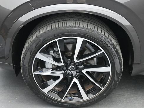 Certified 2023 Volvo XC90 B5 Plus AWD/4WD image 4
