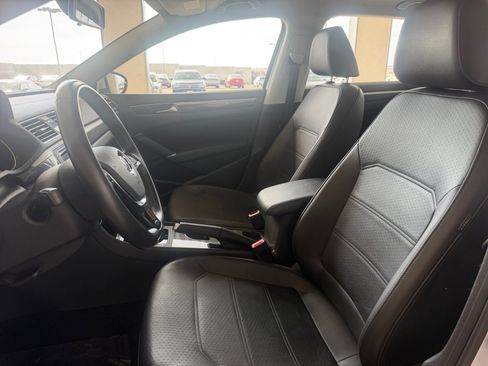 Used 2017 Volkswagen Passat 1.8T SE FWD image 23