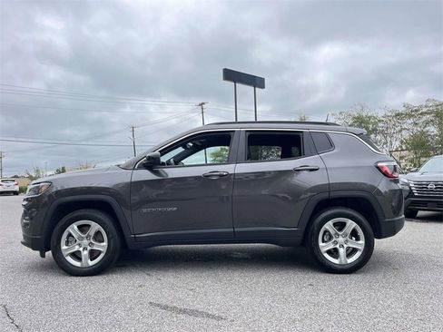 Used 2024 Jeep Compass Latitude image 4