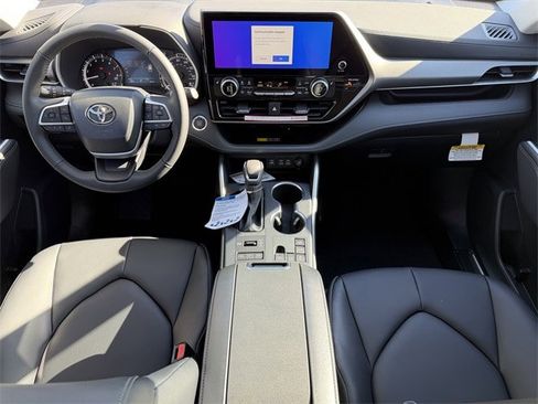 New 2026 Toyota Highlander XLE image 11