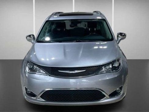 Used 2020 Chrysler Pacifica Limited image 2