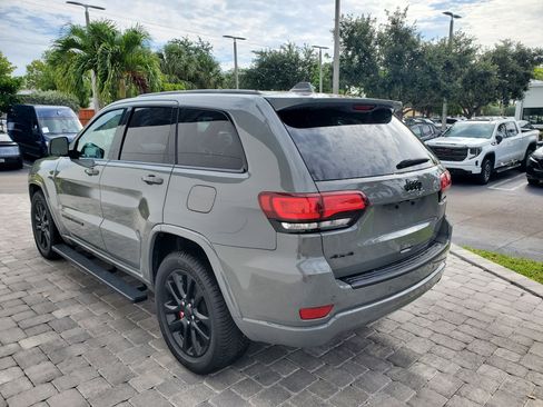 Used 2021 Jeep Grand Cherokee Laredo X AWD/4WD image 4