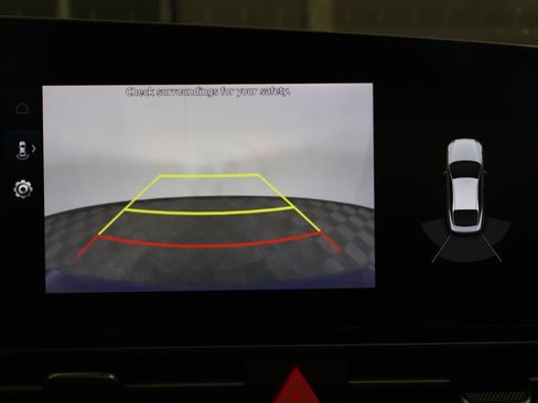 Certified 2023 Hyundai Elantra Limited w/ Preferred Accessory Package image 42