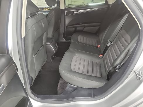 Used 2017 Ford Fusion SE image 14