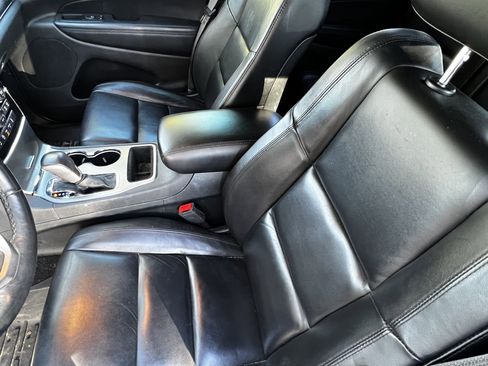 Used 2019 Jeep Grand Cherokee Limited image 16