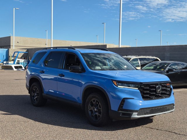 Used 2025 Honda Pilot TrailSport image 3