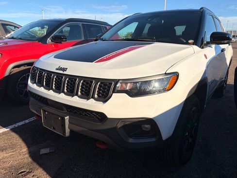 Used 2025 Jeep Compass Trailhawk AWD/4WD image 10