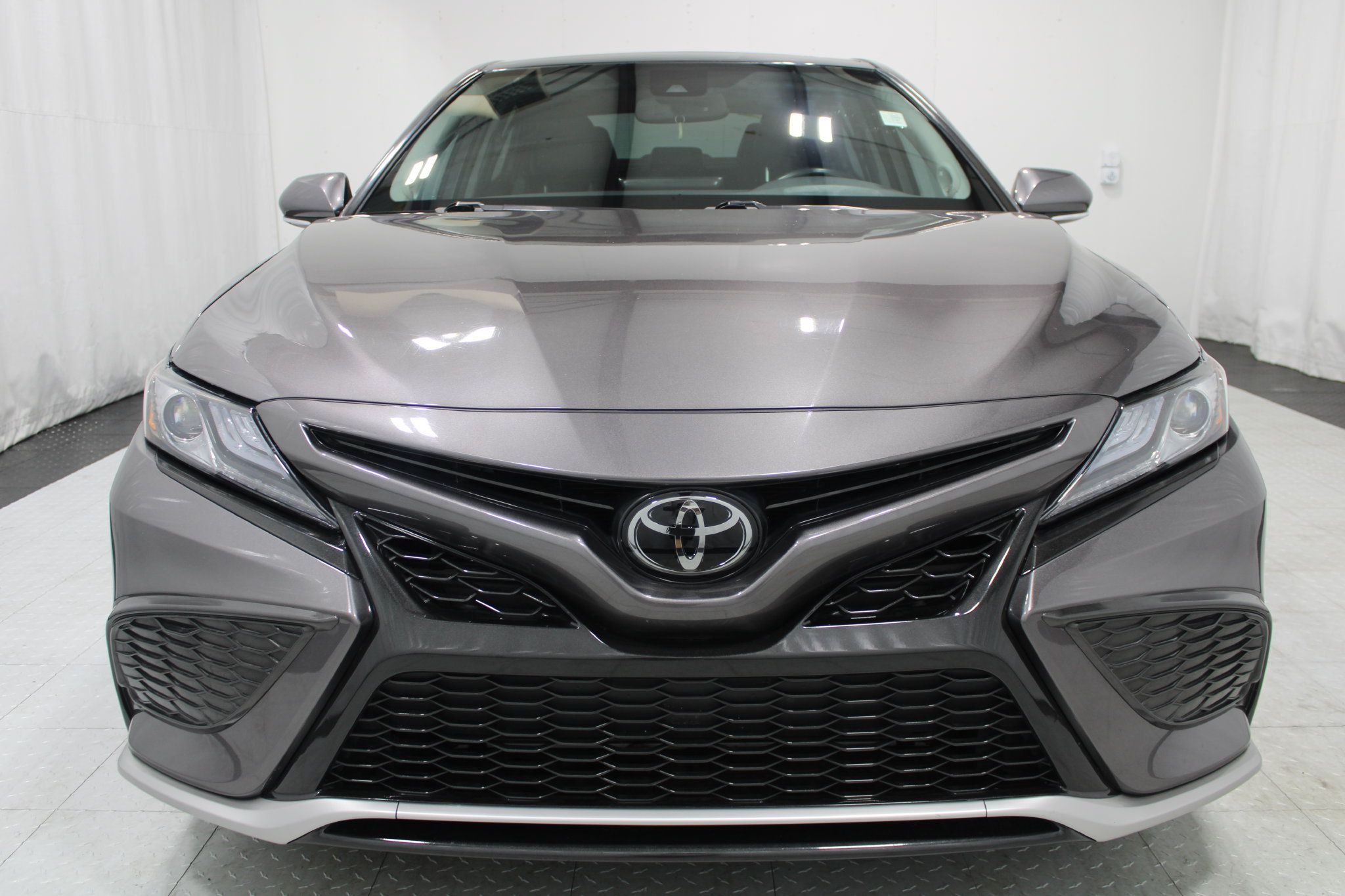 Used 2022 Toyota Camry XSE w/ Navigation Package FWD image 3