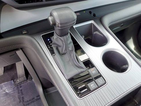 Certified 2025 Toyota Sienna LE FWD image 39