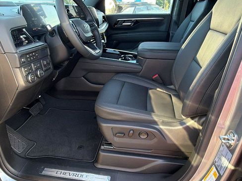 New 2026 Chevrolet Suburban Z71 w/ Comfort Package AWD/4WD image 16