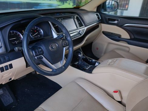 Used 2016 Toyota Highlander Limited FWD image 14
