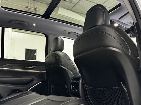 Used 2022 Jeep Grand Cherokee Limited w/ Trailer Tow Prep Group (B) image 6