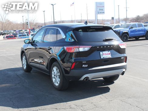 Used 2020 Ford Escape SE image 6