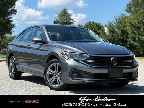Used 2024 Volkswagen Jetta SE FWD image 2