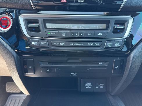 Used 2020 Honda Pilot Touring image 15