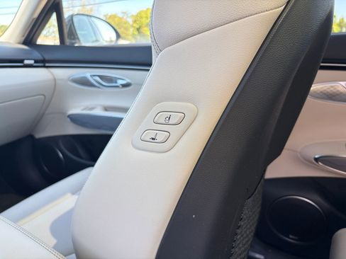 Used 2023 Genesis GV70 2.5T w/ Advanced Package AWD/4WD image 35