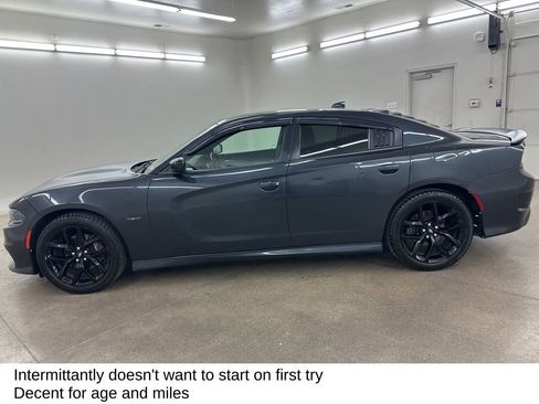 Used 2019 Dodge Charger R/T w/ Blacktop Package image 7