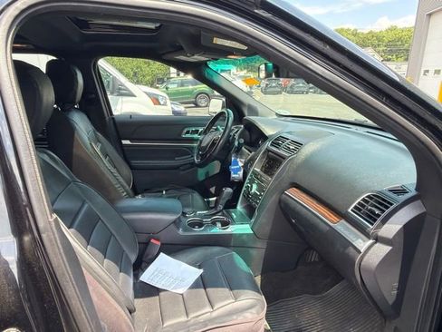 Used 2016 Ford Explorer Limited w/ Equipment Group 301A AWD/4WD image 9