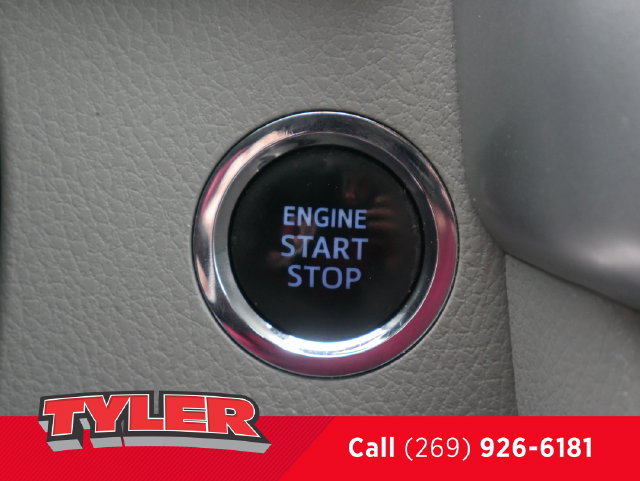 Used 2017 Toyota Highlander XLE AWD/4WD image 30