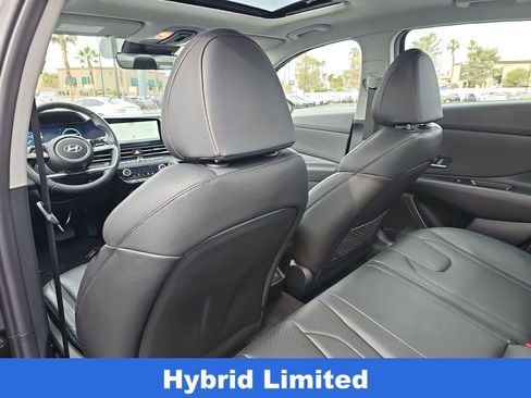 Certified 2025 Hyundai Elantra Limited image 16