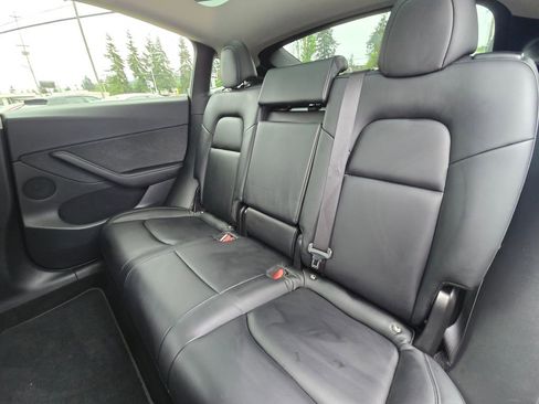 Used 2021 Tesla Model Y Long Range AWD/4WD image 17