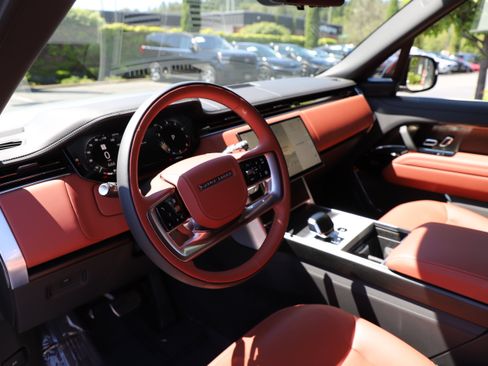 Certified 2025 Land Rover Range Rover SV AWD/4WD image 18