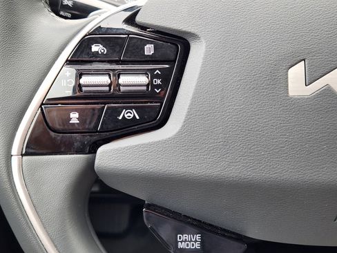 Used 2024 Kia Niro EX FWD image 21
