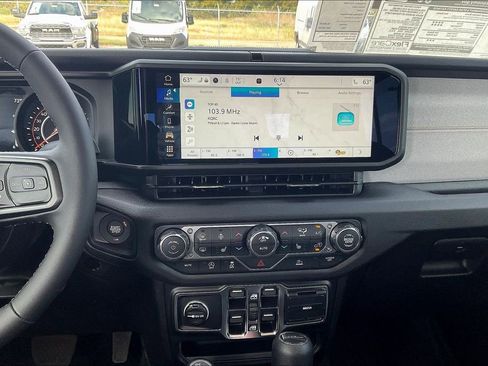 New 2025 Jeep Gladiator Sport image 17