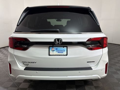 New 2026 Honda Odyssey Touring image 8