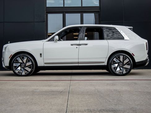 New 2026 Rolls-Royce Cullinan image 3