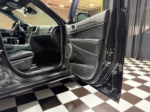 Used 2014 Jeep Grand Cherokee SRT8 w/ Luxury Group II AWD/4WD image 38