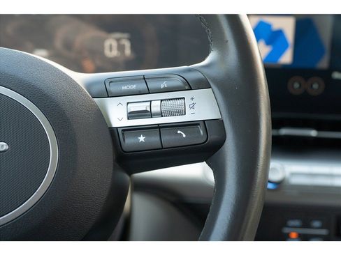 Used 2025 Hyundai Kona SEL FWD image 3