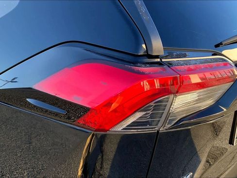 Used 2019 Toyota RAV4 XLE image 27