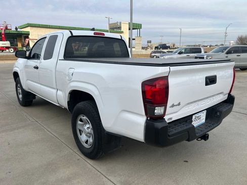 Used 2019 Toyota Tacoma SR image 5