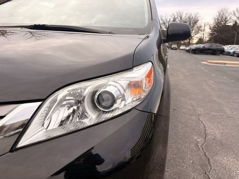 Used 2016 Toyota Sienna XLE image 12