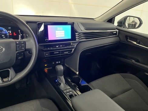 Used 2025 Toyota Camry LE w/ Convenience Package FWD image 33