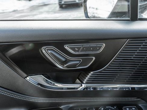 Used 2022 Lincoln Corsair Reserve image 17