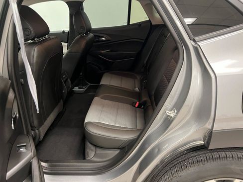 Used 2025 Chevrolet Trax LT FWD image 26
