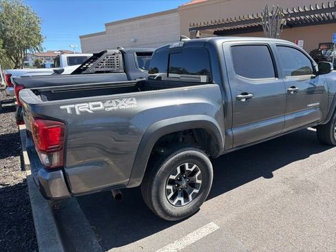 Used 2019 Toyota Tacoma TRD Off-Road w/ Technology Package image 9