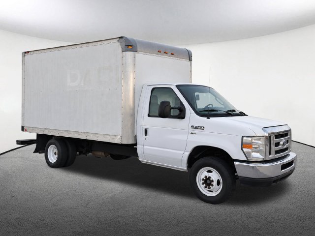 Used 2015 Ford E-350 and Econoline 350 Super Duty RWD image 2